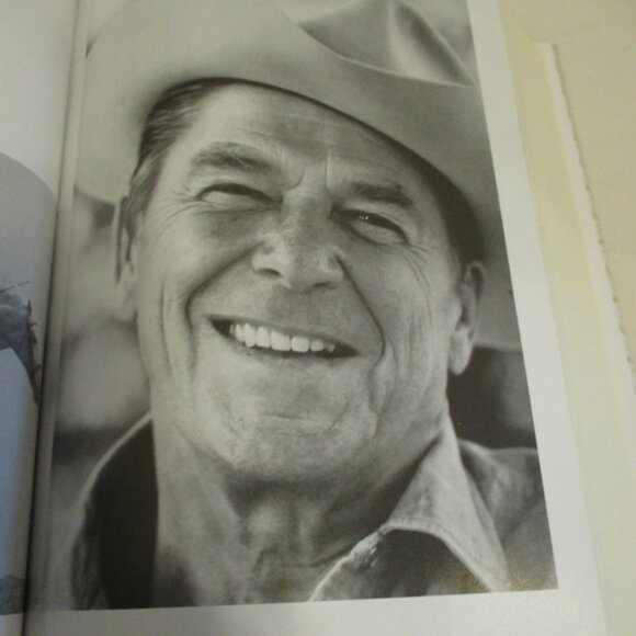 Ronald Reagan American Life Medium Black White Autobiography Reading Book - Picture 6 of 6